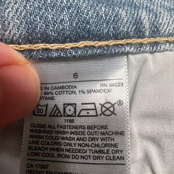 EUC Old Navy Splatter BF Denim cutoff shorts size 6 (R) - Picture 5 of 6